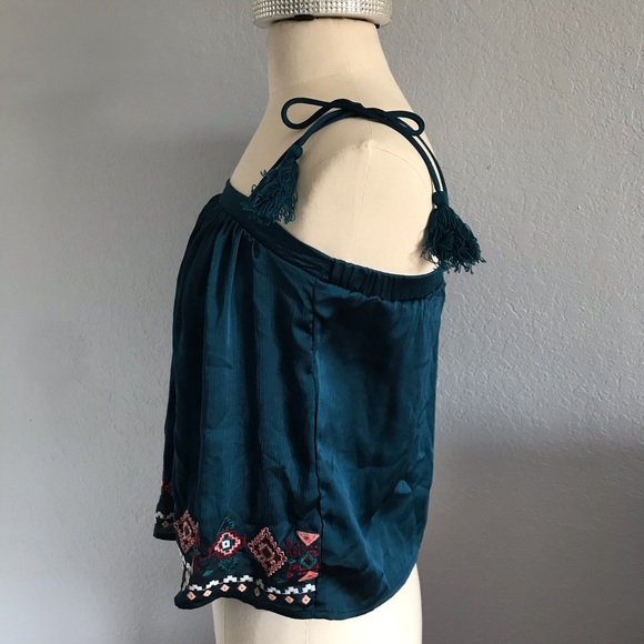 Tie shoulder top - Picture 3 of 4